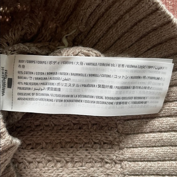 Hollister Men's Taupe Crewneck Sweater - Picture 8 of 9